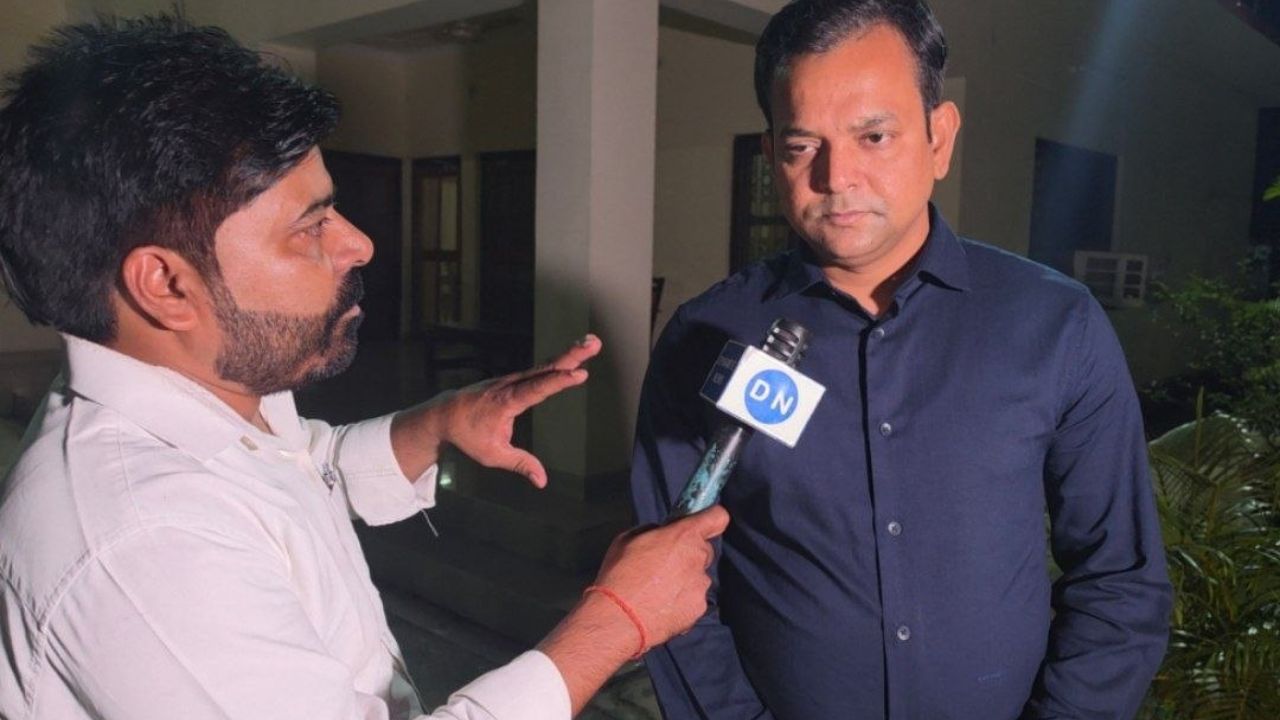 नेपाल की बाढ़ से महराजगंज में हड़कंप! गंडक समेत सीमावर्ती नदियों पर हाई अलर्ट, ADM डॉ. प्रशांत कुमार ने संभाला मोर्चा