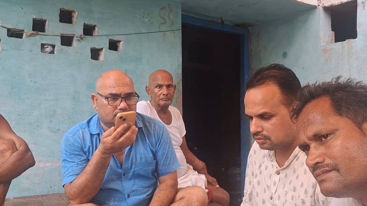 सिसवा में अमृत सरोवर हादसे पर कांग्रेस का वार: पीड़ित परिवारों से मिले कांग्रेस नेता, अध्यक्ष अजय राय ने फोन पर जाना दर्द