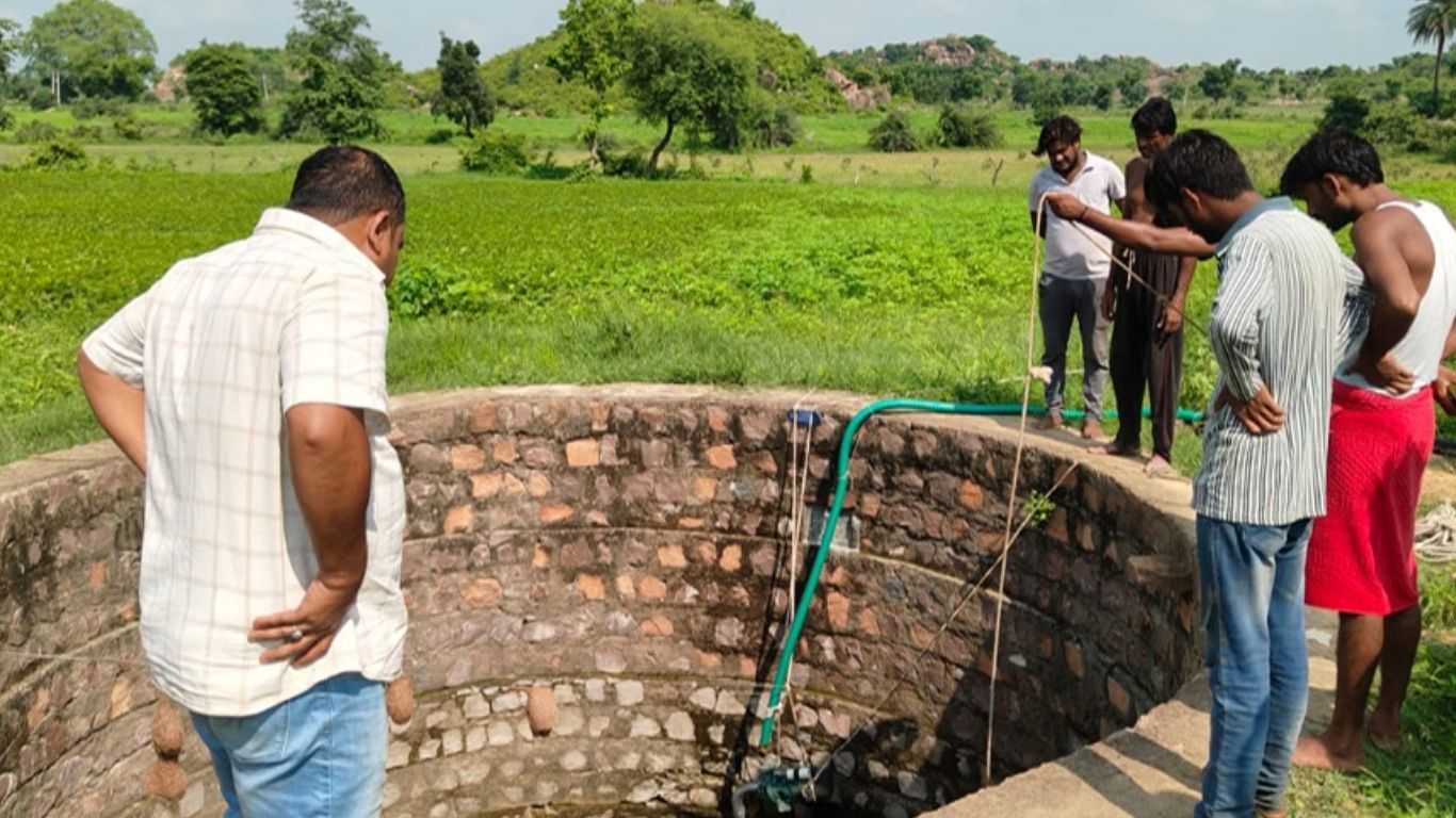 ऐसी क्या आफत आ गई? जो मां ने अपने 2 मासूम बच्चों के साथ कुंए में कूदकर दे दी जान, पति बोला- क्या सब मेरी ही गलती?
