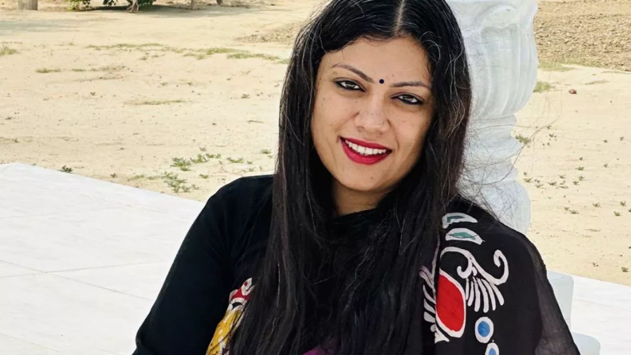 नोएडा डीएम मेधा रूपम ने प्राइवेट स्कूलों वालों को सिखाया ऐसा सबक, जिले के लोग बोल रहे- बहुत बढ़िया मैडम जी