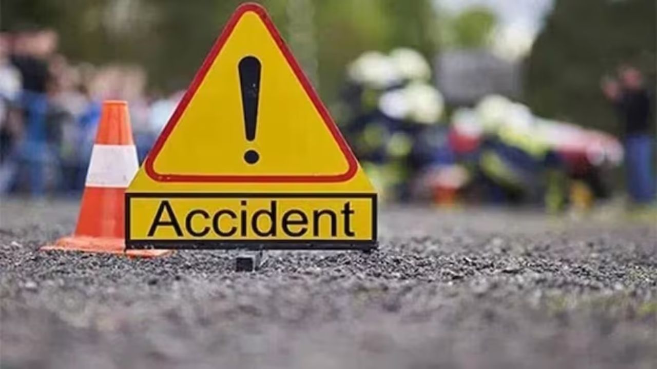 मिर्जापुर में सड़क हादसे की खौफनाक तस्वीर, एक झटके में उजड़ गए दो परिवार, परिजनों में मचा कोहराम