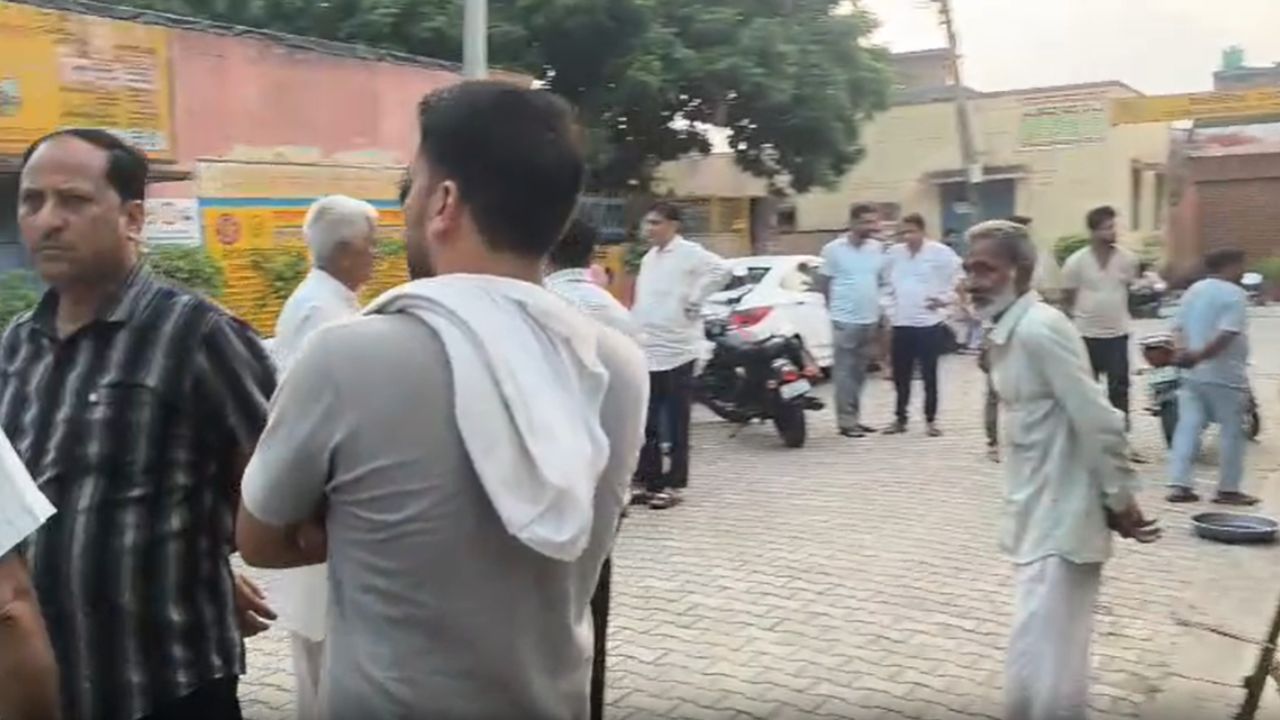 Crime in UP: मुजफ्फरनगर में रिश्तों का कत्ल, भरी पंचायत में भाई ने छोटे भाई को मारी गोली