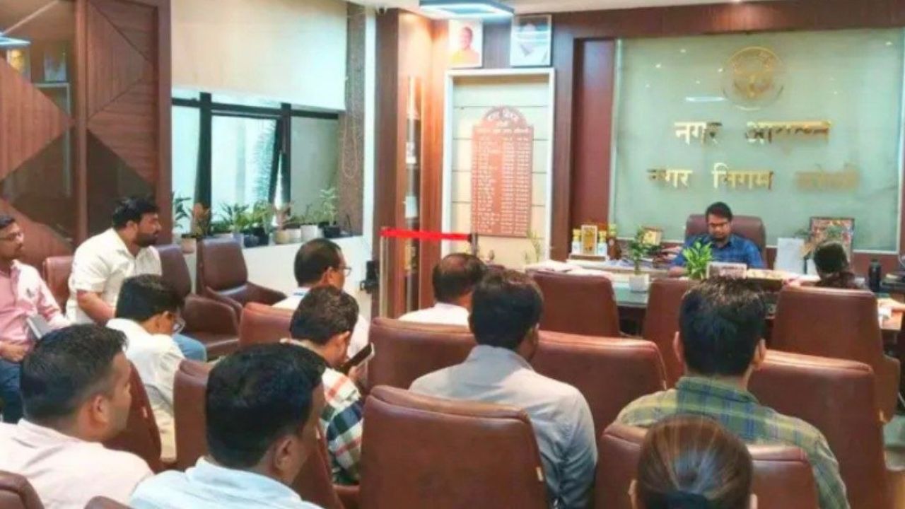 टैक्स वसूली में बरेली फिसड्डी, नगर आयुक्त ने कर समाहर्ता को थमाया नोटिस; कर्मचारियों के ID मिसमैच पर बैठाई जांच