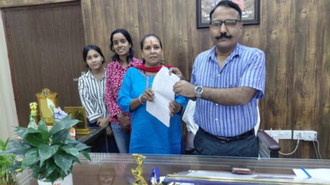 अब किसी की जमीन पर कब्जा नहीं चलेगा… नैनीताल डीएम की सख्त कार्रवाई से भू-माफिया को झटका, महिला को वापस मिली पैतृक जमीन