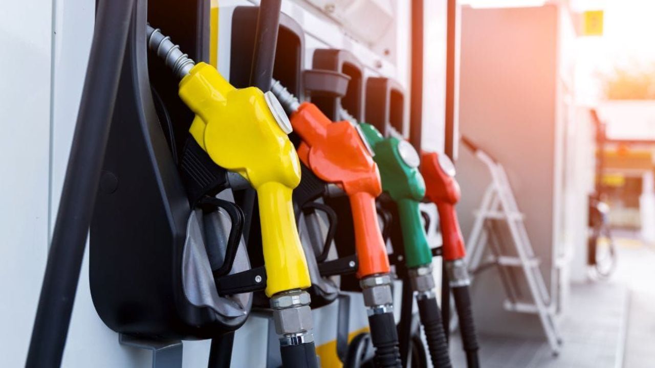 Petrol-Diesel Rate Today: कच्चा तेल महंगा फिर भी नहीं बदले दाम! जानें कैसे तय होती है आपके शहर में ईंधन की कीमत