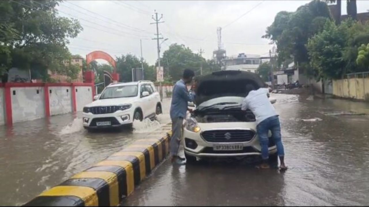 Raebareli: जिस रास्ते से गुजरे थे सीएम योगी, जलभराव से आज वह जगह बनी तालाब