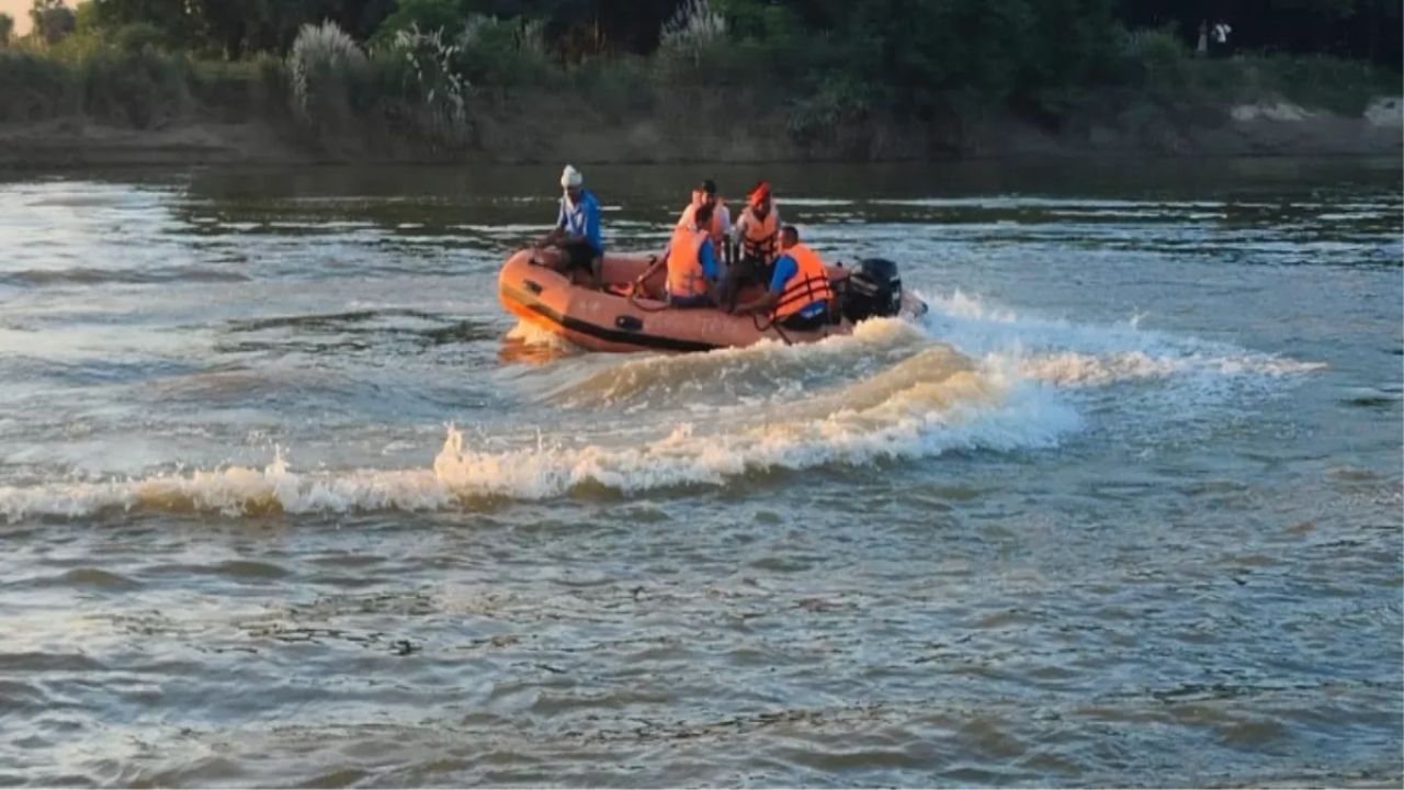 सिद्धार्थनगर में दाह संस्कार के दौरान हादसा, नदी में डूबे व्यक्ति का नहीं मिला सुराग