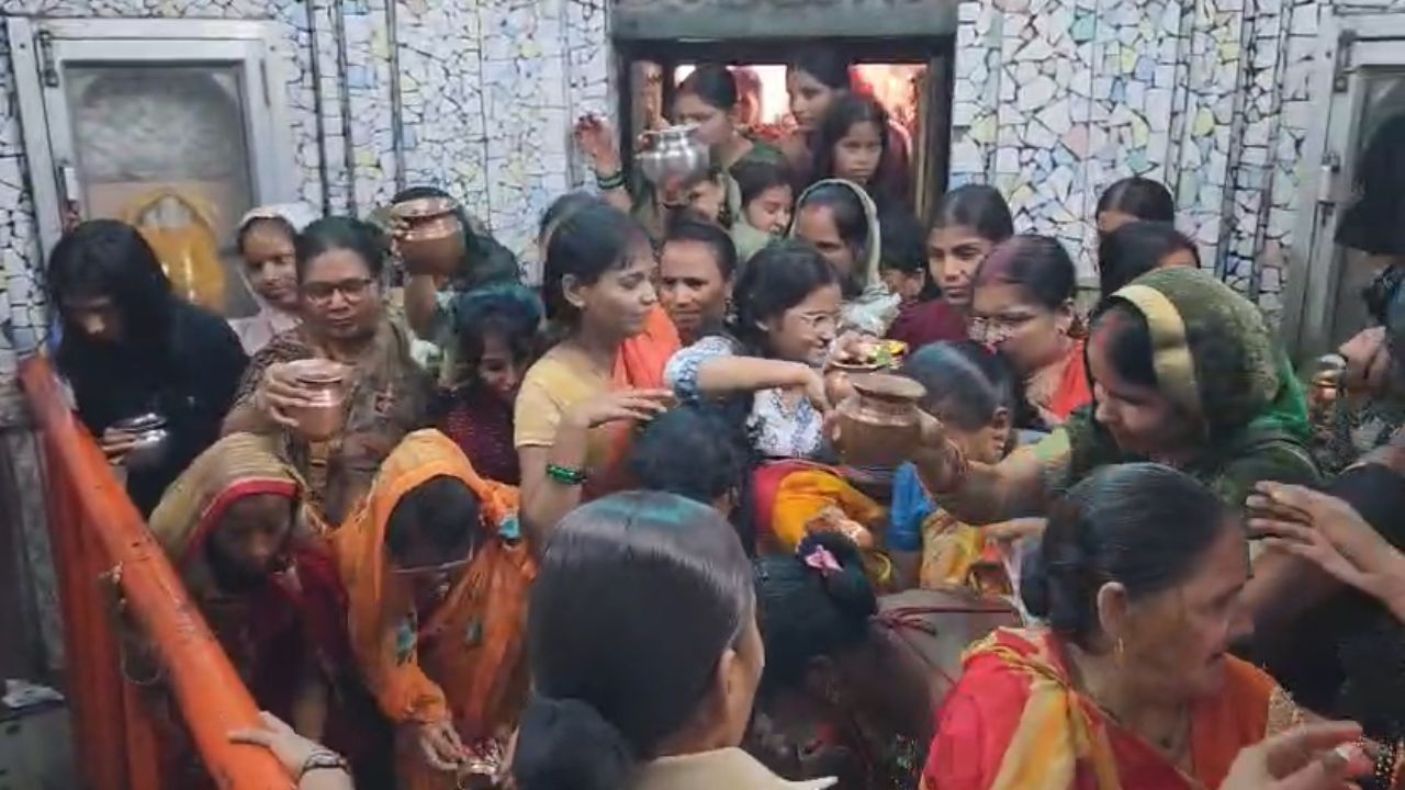 सावन के पहले सोमवार पर शिवमय हुआ सीतापुर, प्राचीन शिवालयों में उमड़ा आस्था का सैलाब