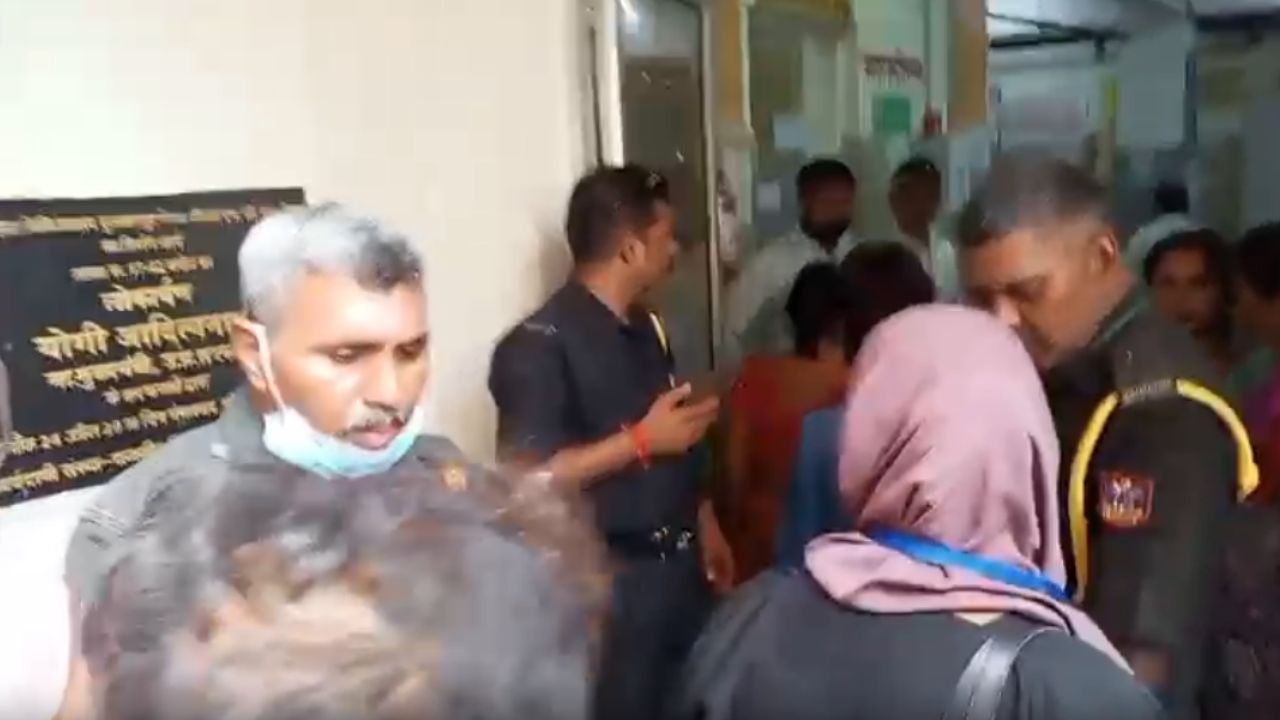 सुल्तानपुर महिला अस्पताल में पास व्यवस्था पर विवाद, गार्ड और तीमारदारों की कहासुनी का वीडियो वायरल
