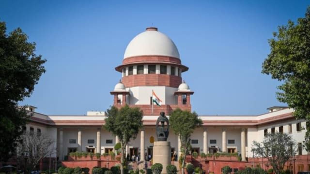 कैमरों पर रोक, अव्यवस्थाओं पर पर्दा? यूपी-राजस्थान के सरकारी स्कूलों में No Entry का फरमान, सुप्रीम कोर्ट में होगा घमासान
