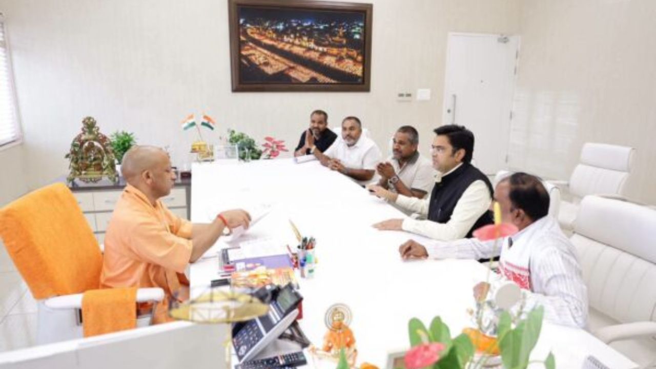 वैभव वर्मा हत्याकांड: CM योगी से मिला पीड़ित परिवार, आरोपियों के खिलाफ कर डाली ये मांग