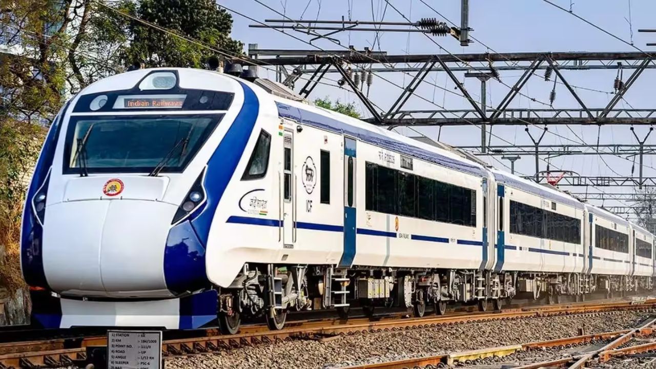 सूरत के पास वंदे भारत ट्रेन पर पथराव, यूपी की राज्यपाल आनंदीबेन पटेल थीं सवार