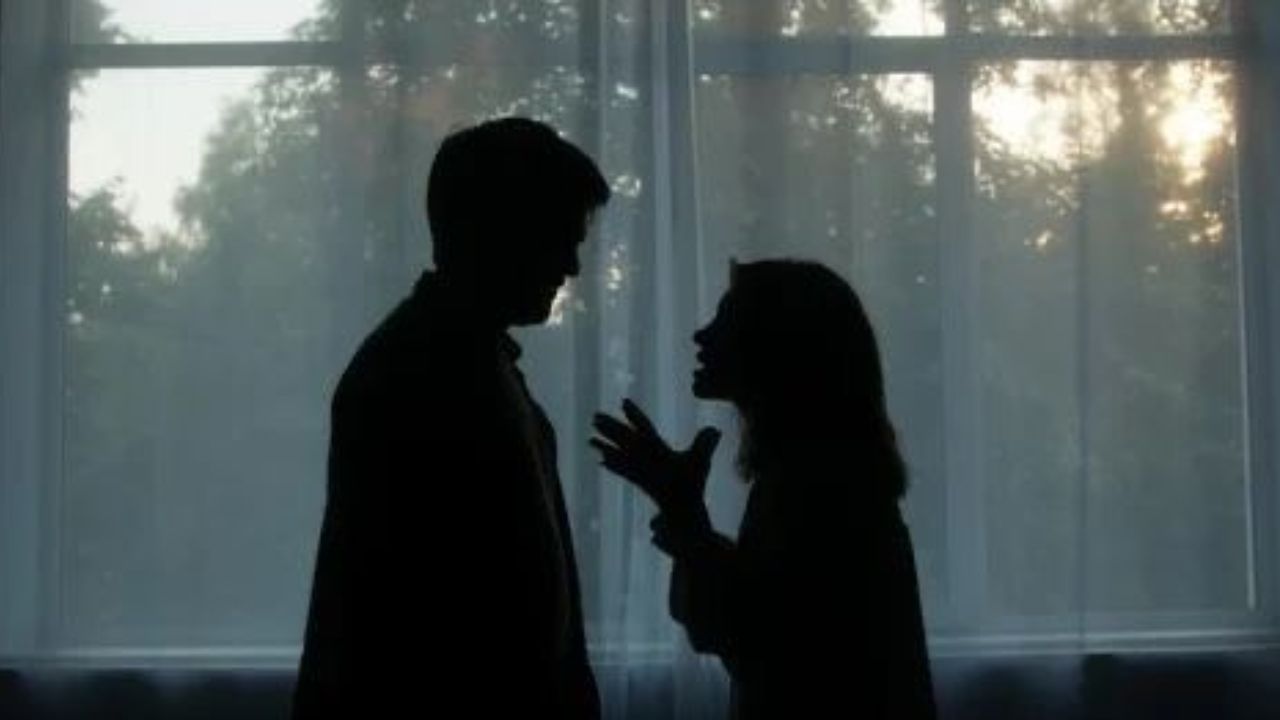 झांसी की नशीले दूध वाली बीवी ने खोली जुबान, पति के आरोप पर किया ऐसा पलटवार, पुलिस वाले भी बोले- तुम अपने घर जाओ