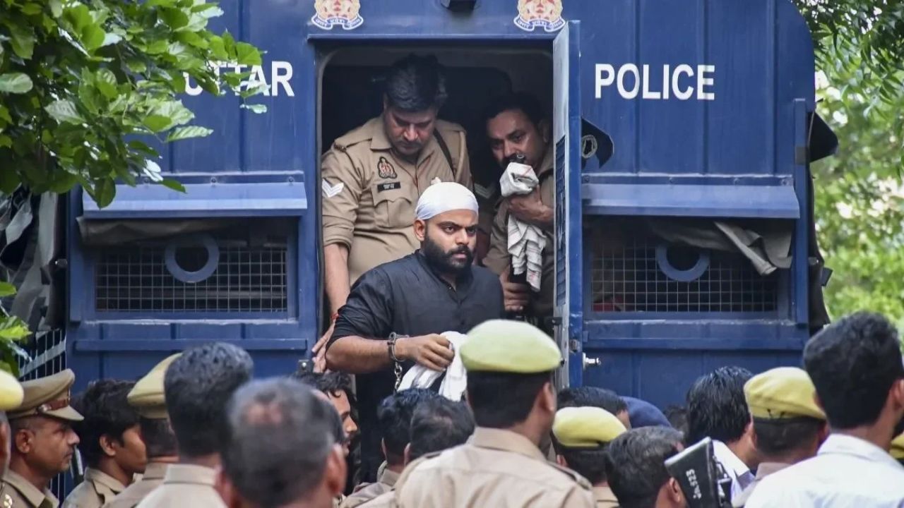 झांसी जेल से प्रयागराज पहुंचा अतीक का बेटा अली अहमद, रंगदारी केस में कोर्ट में पेशी