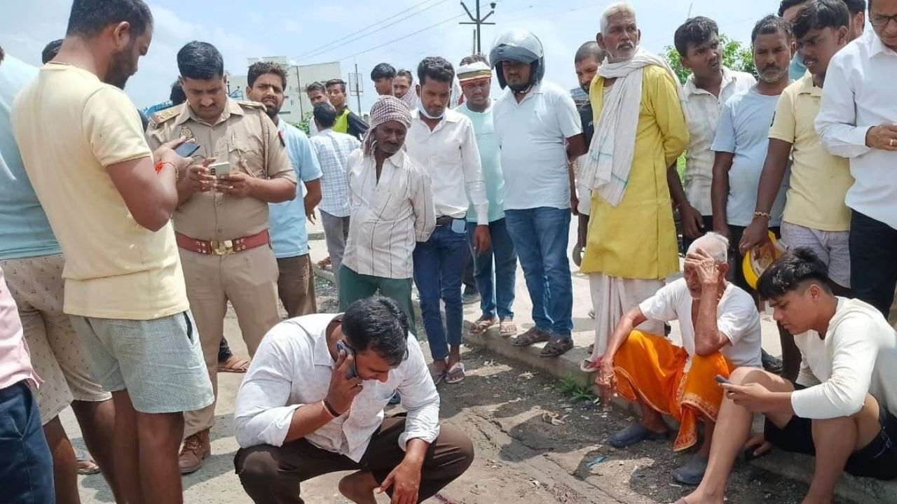 जिस बुजुर्ग ने संभाला घर, सड़क पर थम गई सांसें! चंदौली में बेकाबू ट्रक ने कुचला; परिवार में पसरा मातम