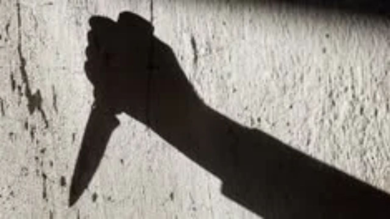 “अब मुझे तलाक चाहिए”: पत्नी के मुंह से निकला ये शब्द और सनकी पति ने सीने में घोंप दी छुरी, 2 मासूमों के सामने की हत्या