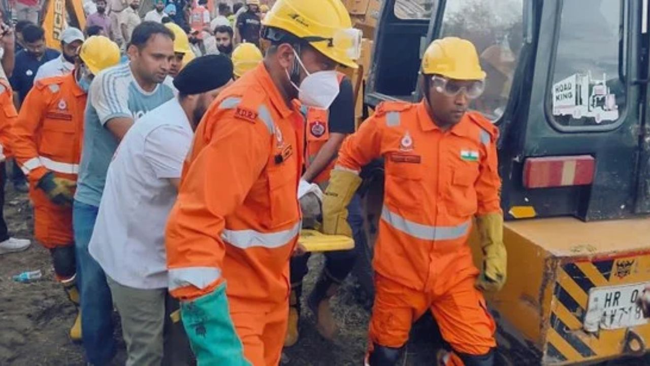 हरियाणा के अंबाला में निर्माणाधीन मकान का लेंटर गिरा, 4 मजदूरों की मौत और कई लोगों के दबे होने की आशंका