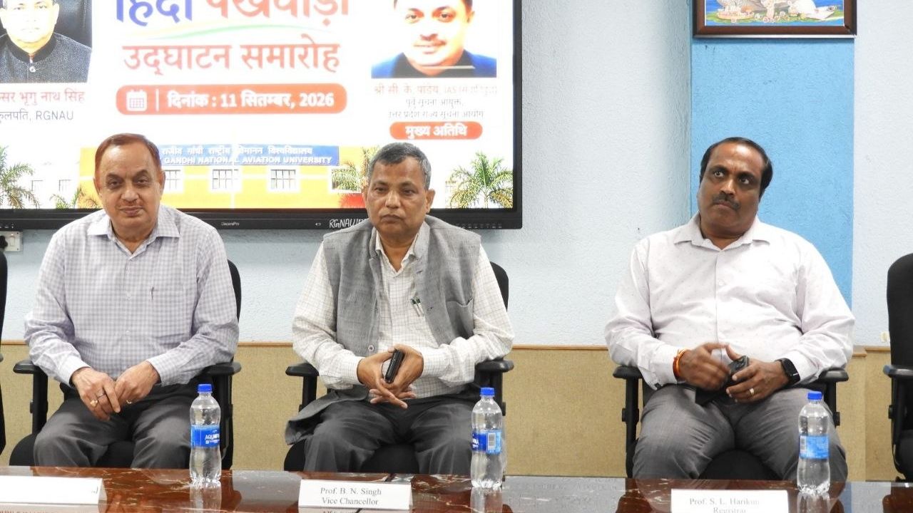 समारोह में सी.के. पांडेय ने कहा कि हिंदी पखवाड़ा युवाओं को अपनी भाषा के प्रति जागरूक करने का बेहतर माध्यम है। उन्होंने कहा कि हिंदी को अपनी दैनिक कार्यशैली का हिस्सा बनाने और अपनी क्षमता के अनुसार उसे प्राथमिकता देने का प्रयास किया जाना चाहिए। उन्होंने विश्वविद्यालय प्रबंधन को प्रेरणादायक आयोजन के लिए बधाई दी और हिंदी पखवाड़े के दौरान होने वाली विभिन्न प्रतियोगिताओं की सफलता की कामना की।