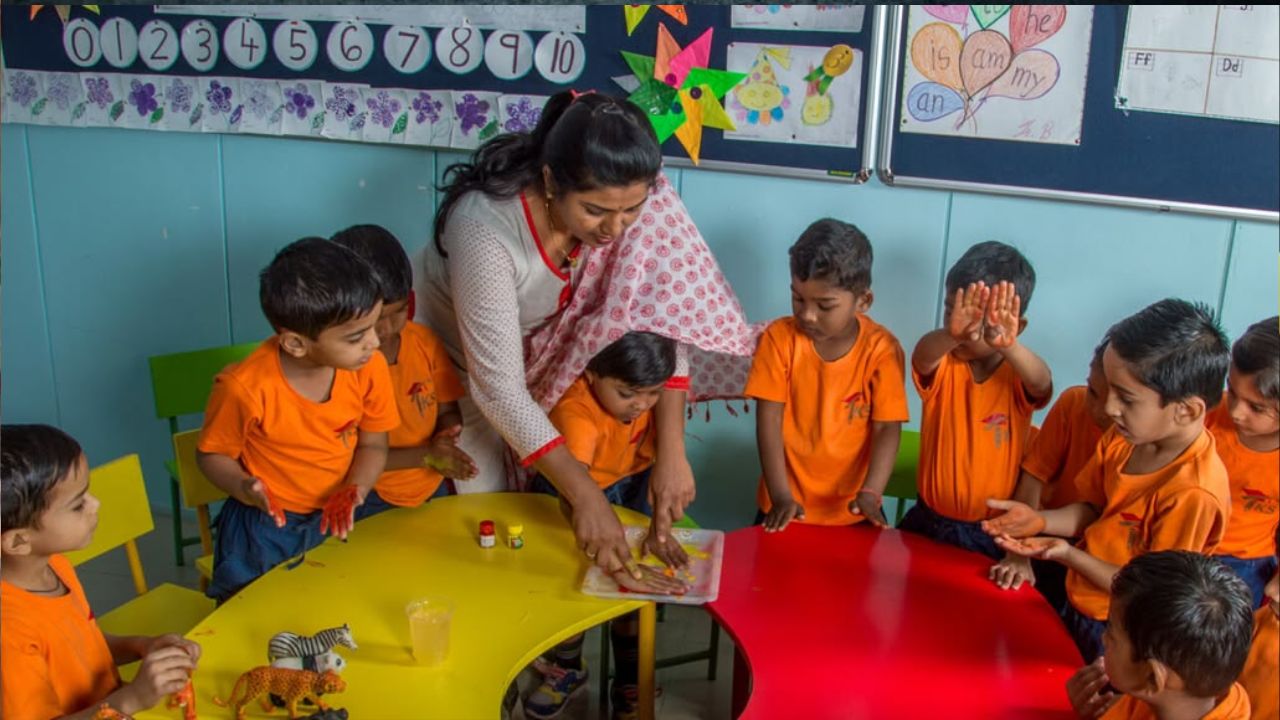 अयोध्या में आंगनबाड़ी कार्यकर्ताओं के लिए खुला ऐसा पिटारा, अब हर महीने मिलेंगे 12 हजार