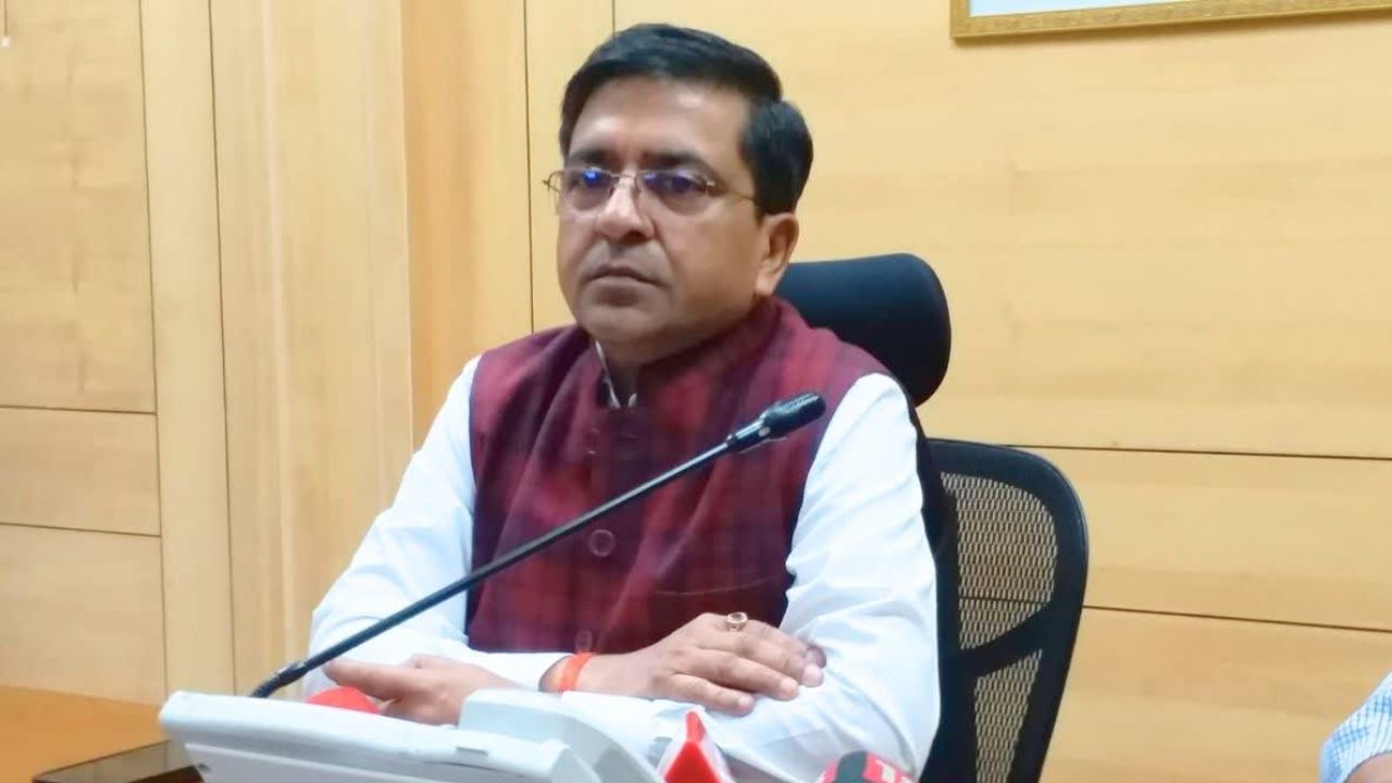 यूपी की सबसे बड़ी ख़बर: 10 ACS और प्रमुख सचिव रैंक के IAS का तबादला, आशीष गोयल का क़द घटा