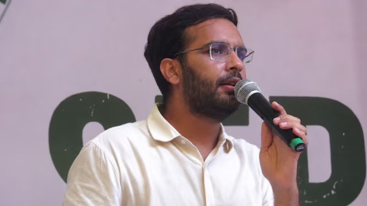 असम में CJP नेता आशुतोष रांका हिरासत में लिए गए? वकीलों को मिलने से रोकने का भी दावा, जानें पूरा मामला