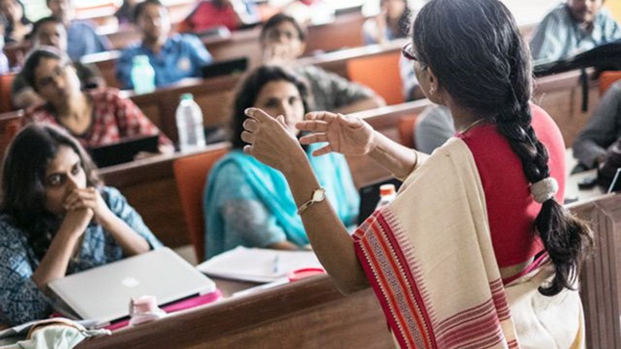 यूपी के युवाओं के लिए खुशखबरी! असिस्टेंट प्रोफेसर के 1936 पदों पर बंपर वैकेंसी जारी, जानें कैसे करें आवेदन