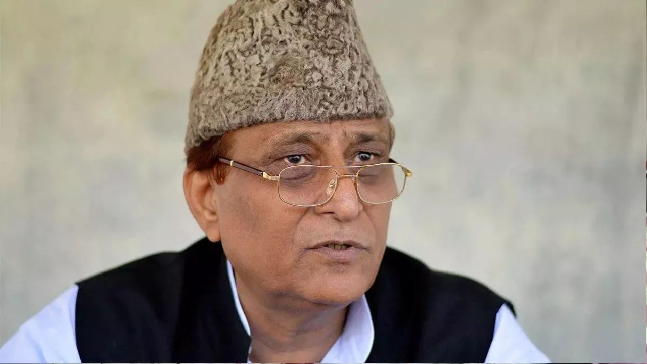 आजम खान समेत 5 पर हज समिति की जमीन मामले में FIR, 60 हजार वर्गफीट जमीन की बिक्री पर उठे सवाल