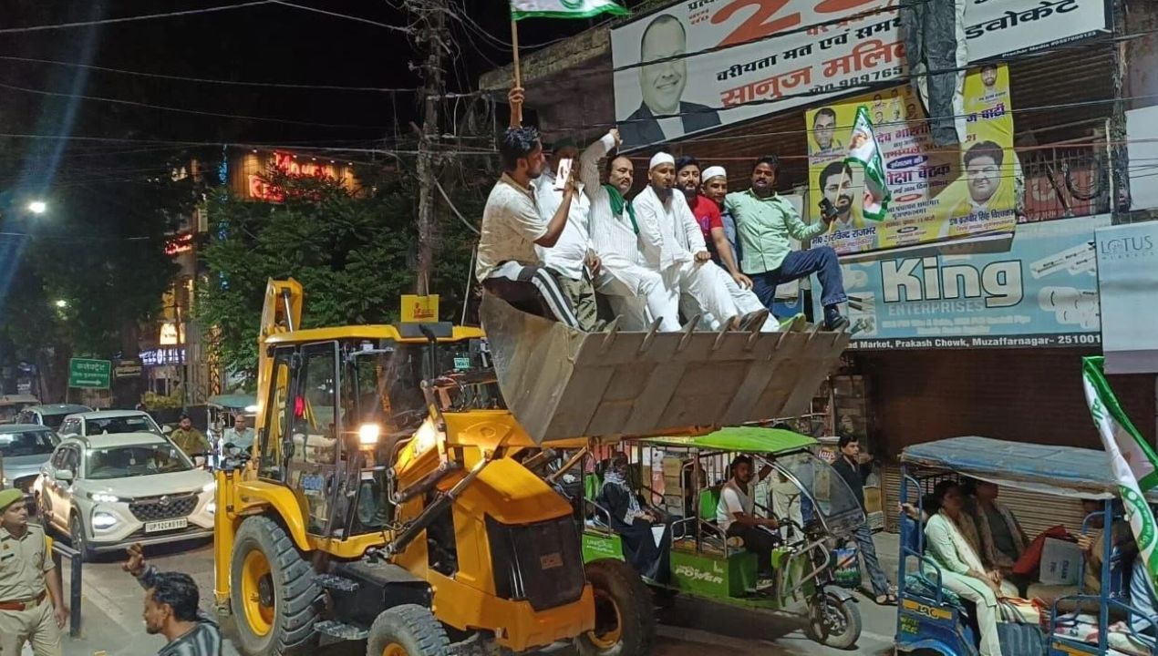 BKU की रात की महापंचायत में उमड़े 300 ट्रैक्टर, गन्ने का भाव 600 करने और बिजली सुधार की उठी मांग