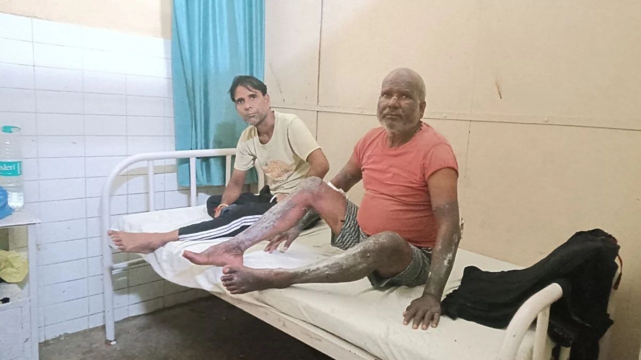 ‘डॉक्टर नहीं हैं, बाहर ले जाओ’ बदायूं में मरीजों की जिंदगी से कैसे हो रहा है खिलवाड़? स्वास्थ्य व्यवस्था पर उठे सवाल