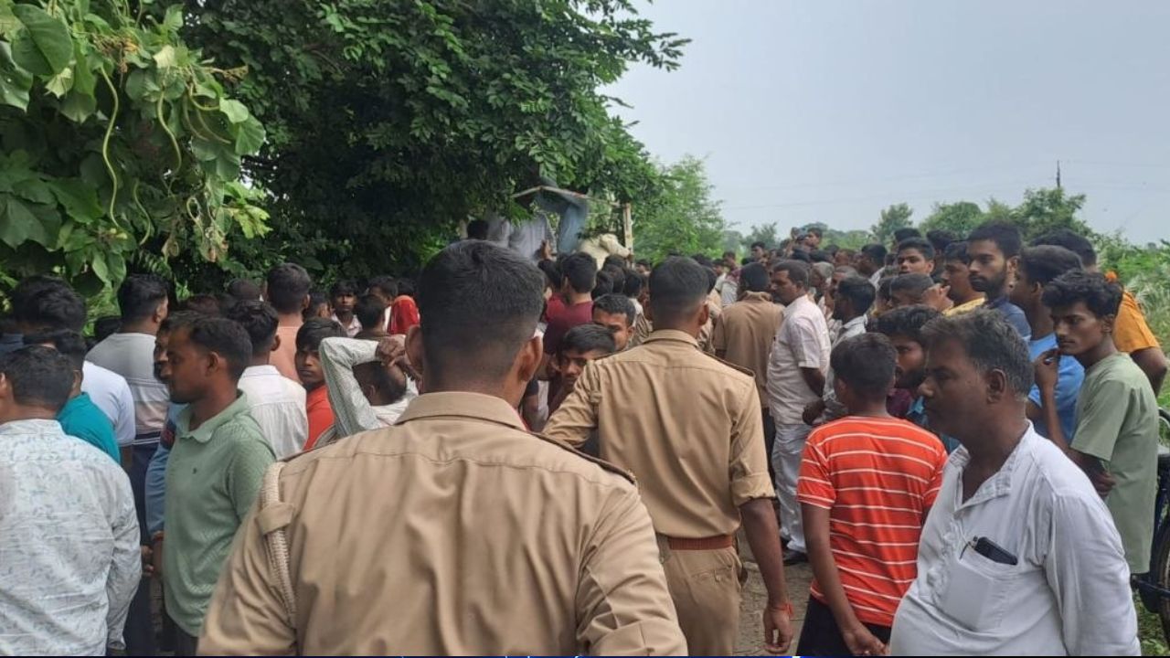 Ballia News: आकाशीय बिजली की चपेट में आने से दो युवकों की मौत, एक घायल