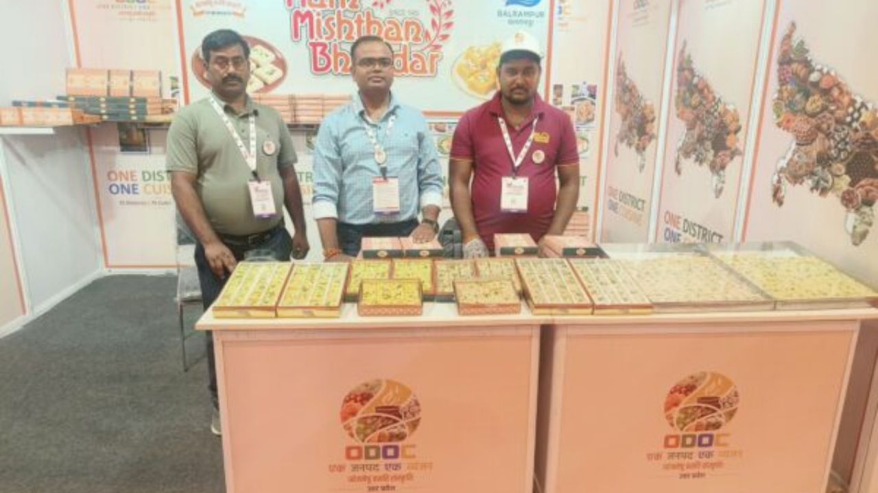 UP International Trade Show 2026: बलरामपुर के 4 उद्यमियों ने मचाई धूम, घमंजा चाट से मूंज क्राफ्ट तक दिखी खास पहचान