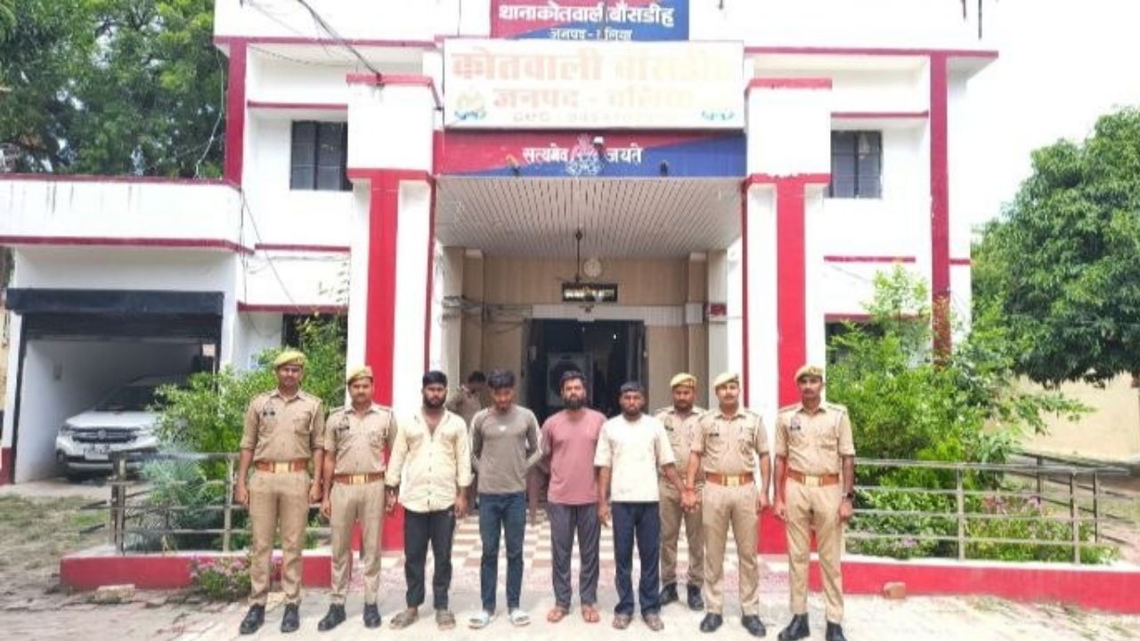 शादी-पार्टियों में तबाही मचाने वाले लुटेरे बेनकाब, बलिया में तीन DSLR और दो बाइक के साथ चार गिरफ्तार