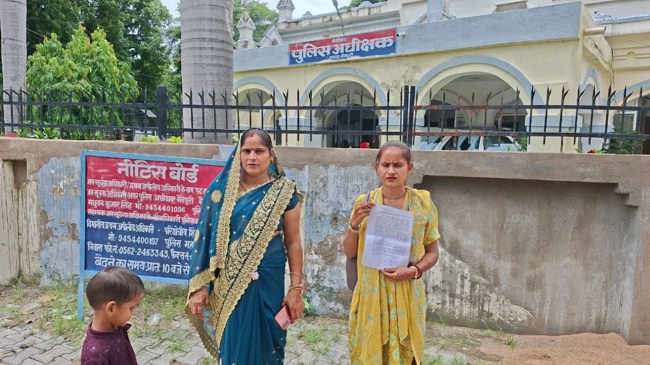 मेरे बेगुनाह भाई और जीजा को बचा लो साहब! रो-रोकर एसपी के सामने गिड़गिड़ाई बहन, मैनपुरी की पूजा का छलका दर्द