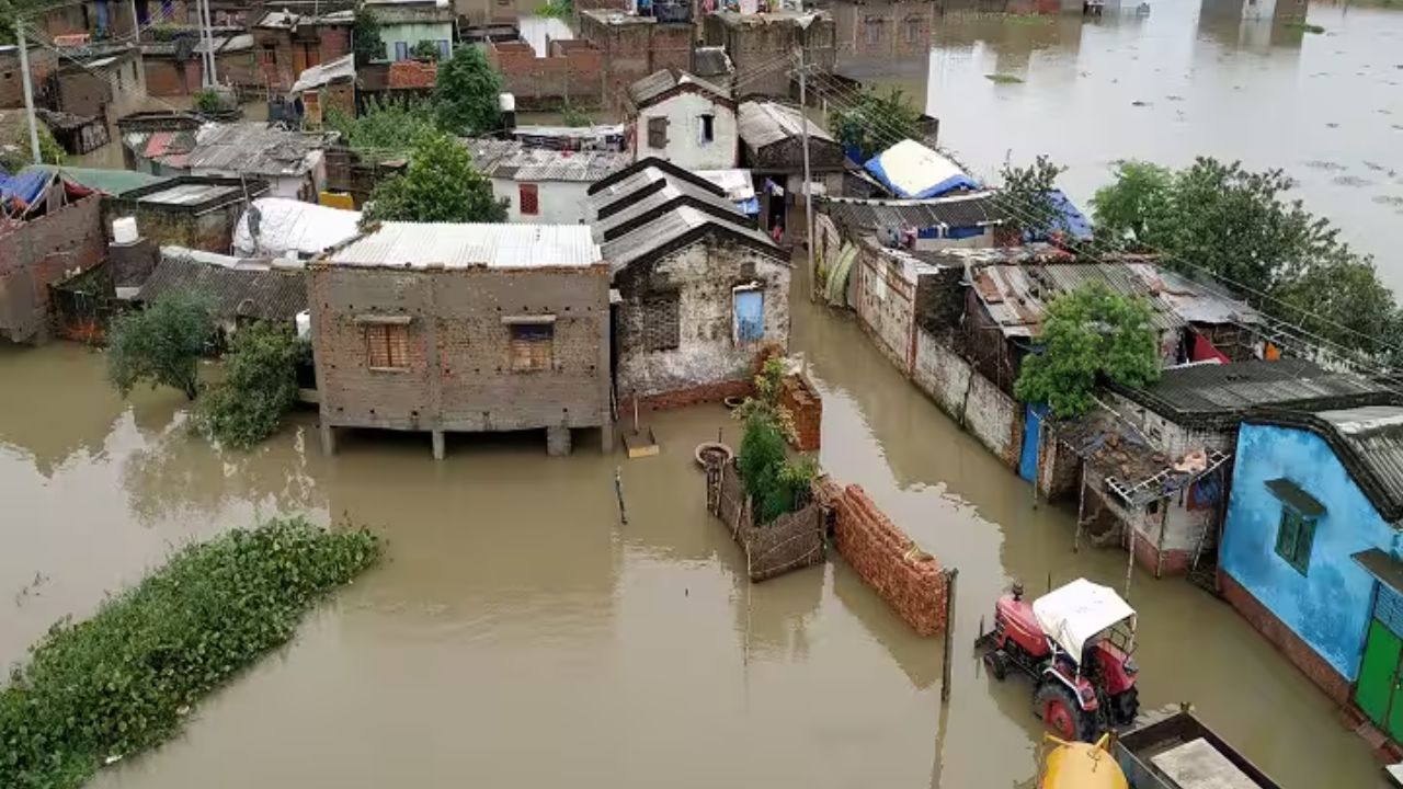 बिहार में आने वाली है भारी तबाही! बाढ़ ने फिर तोड़ा सालों पुराना रिकॉर्ड, आखिर कब सामान्य होंगे हालात?