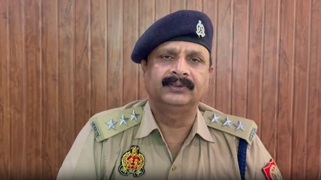 अमेठी में सड़क किनारे झाड़ियों में मिला युवक का शव, पास में बाइक भी बरामद; परिजनों ने जताई हत्या की आशंका