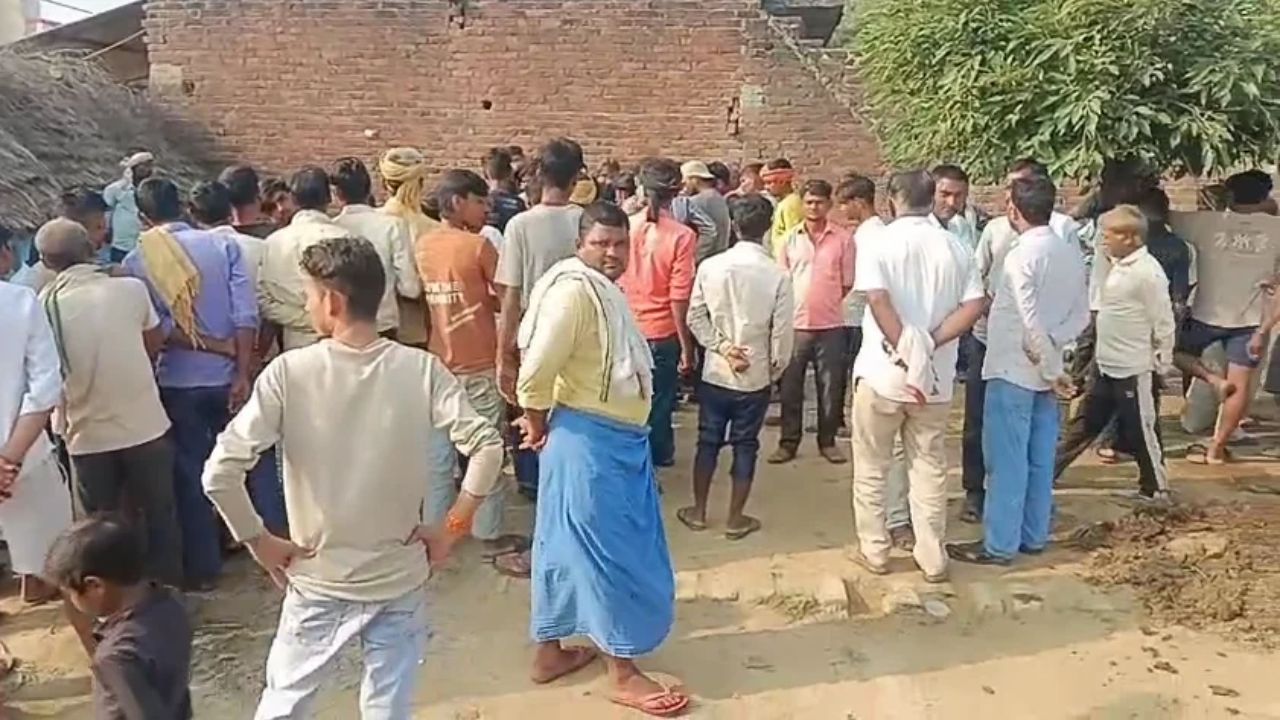 हत्या या कोई गहरी साजिश? बदायूं में संदिग्ध हालत में मिली महिला की लाश, पोस्टमार्टम खोलेगा मौत के राज!