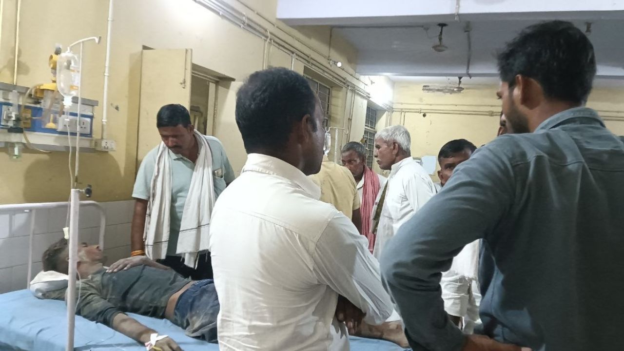 बदायूं में लेंटर डालते समय भरभराकर गिरा छत का हिस्सा, मलबे में दबे 3 मजदूर; एक की मौत