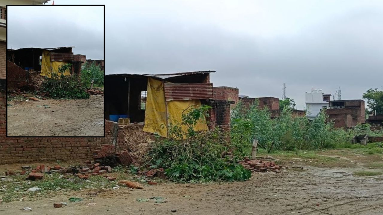 बदायूं में प्राचीन शिव मंदिर की चारदीवारी टूटी, पहले से चल रहा था विवाद; अब पुजारी ने पुलिस से लगाई गुहार