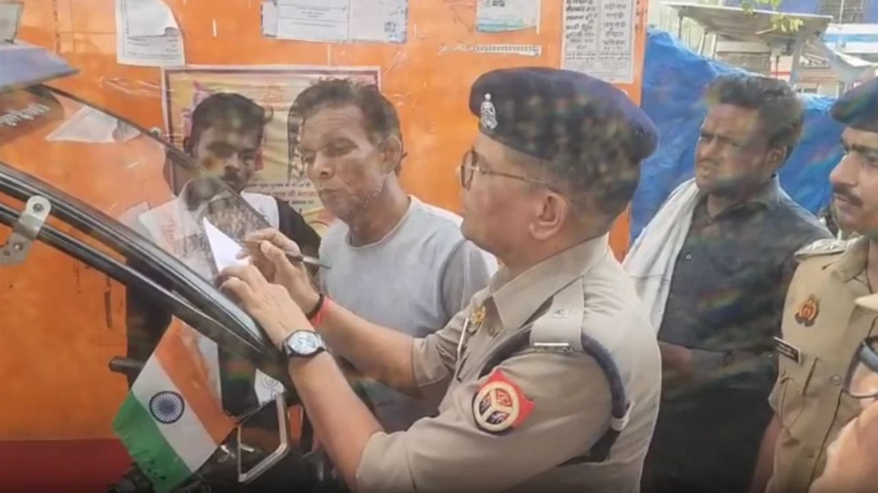 हाथरस में ई-रिक्शा चालकों की अब खैर नहीं! एसपी ने उठाया सख्त कदम, तय हुए रूट और नंबर