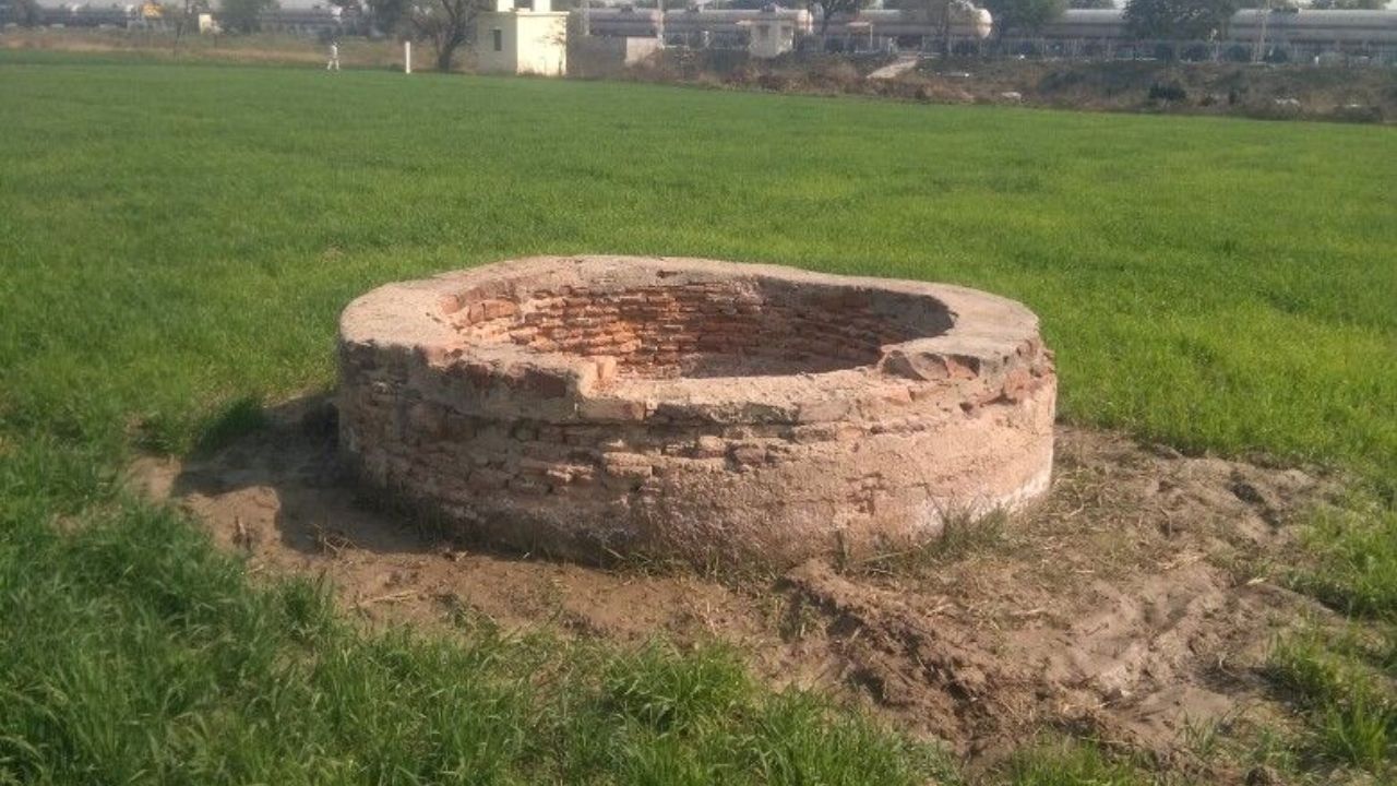Chandauli News: खेलते-खेलते पोखरे में जा गिरा 4 साल का इरफान, मां की नजर पड़ी तो हो चुकी थी देर