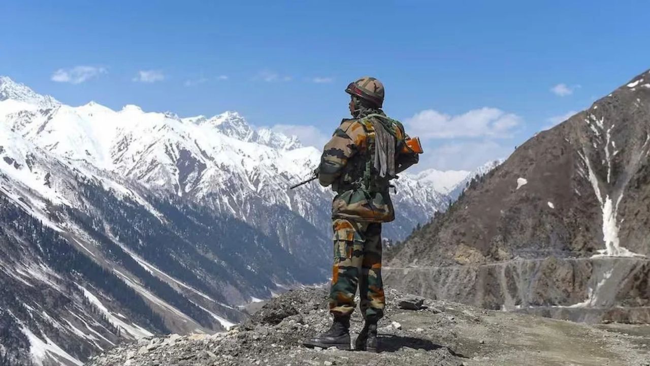 चीन का बैकफुट पर आना तय! रक्षा मंत्रालय की रिपोर्ट में बड़ा खुलासा, उत्तरी सीमा पर कम हुई चीनी सैनिकों की तैनाती