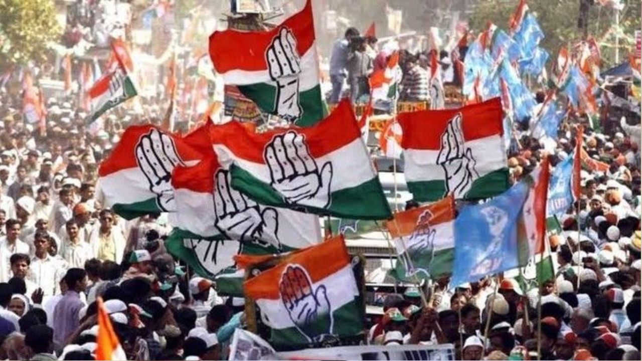 Deoria Congress Protest: ‘वोट चोरी’ के आरोपों पर सड़क पर उतरी कांग्रेस, पुतला फूंककर जताया विरोध
