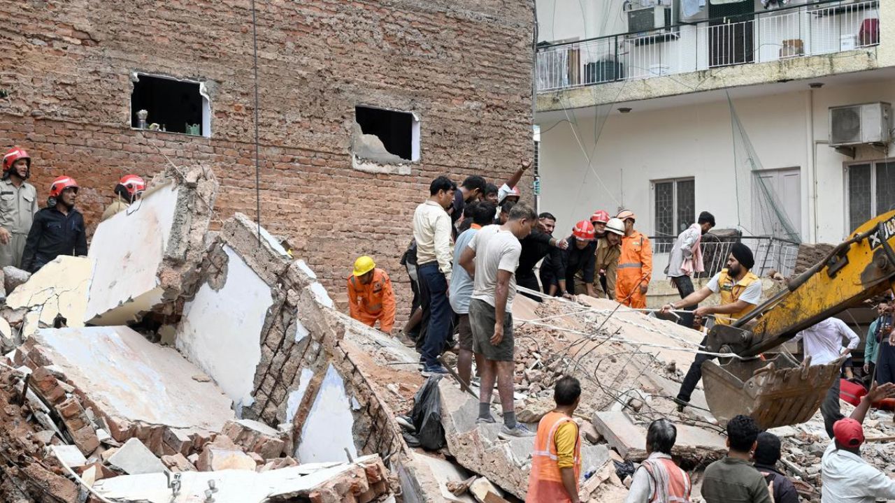 Delhi Building Collapse: किराए का लालच खा गया सात जिंदगी! सत्य निकेतन हादसे की FIR में बड़ा खुलासा
