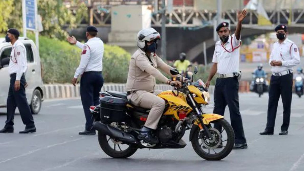 Delhi Traffic Challan: ट्रैफिक चालान को कोर्ट में चुनौती देना हुआ महंगा, पहले जमा करनी होगी आधी रकम