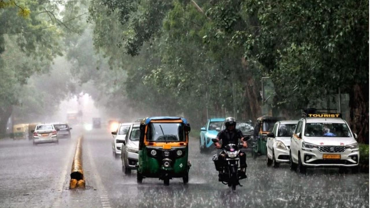 Delhi Weather: सितंबर की शुरुआत में बदलेगा दिल्ली का मौसम, बारिश से पहले IMD ने दिया बड़ा संकेत