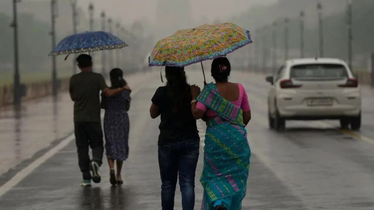 दिल्ली-NCR में बदला मौसम का मिजाज, शाम की झमाझम बारिश और ठंडी हवाओं ने दी उमस भरी गर्मी से राहत