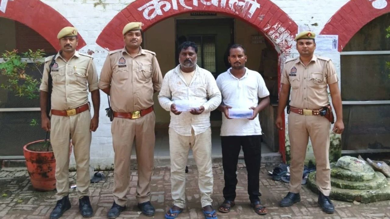 देवरिया में ATM चोरी का अनोखा खेल बेनकाब, लोहे की पट्टी और क्लिप से फंसाते थे कैश; दो गिरफ्तार