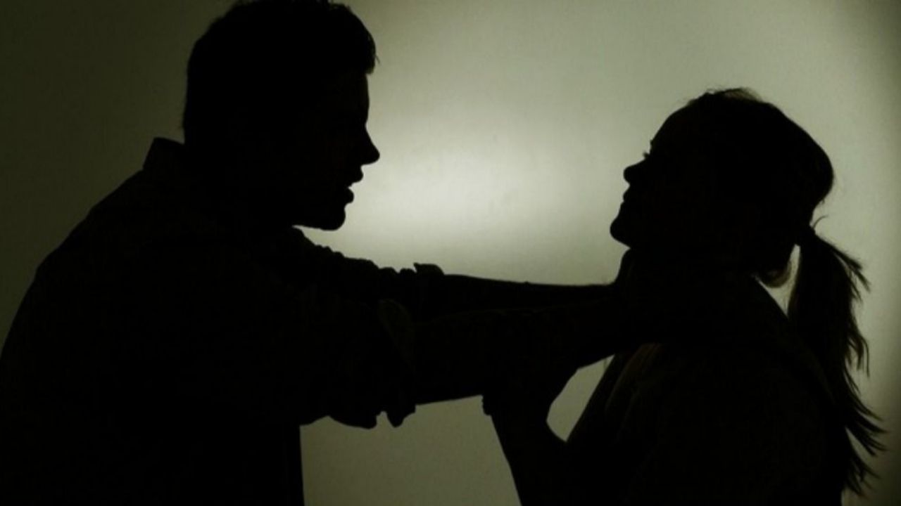 15 दिन तक भूखा रखा, कान के कुंडल नोंचे और काट डाला गला! पैसों के भूखे पति की इस दरिंदगी ने हिला दिया पूरा इलाका