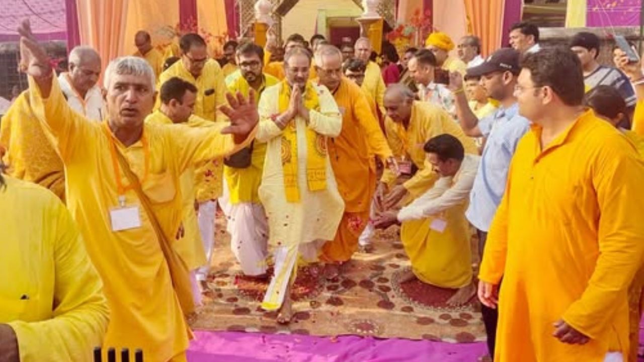 डॉ चिन्मय पंड्या के ओजस्वी उद्बोधन ने जीता श्रद्धालुओं का मन, झुंझुनू में मंड्रेला की पावन धरा पर बही आध्यात्मिकता की बयार