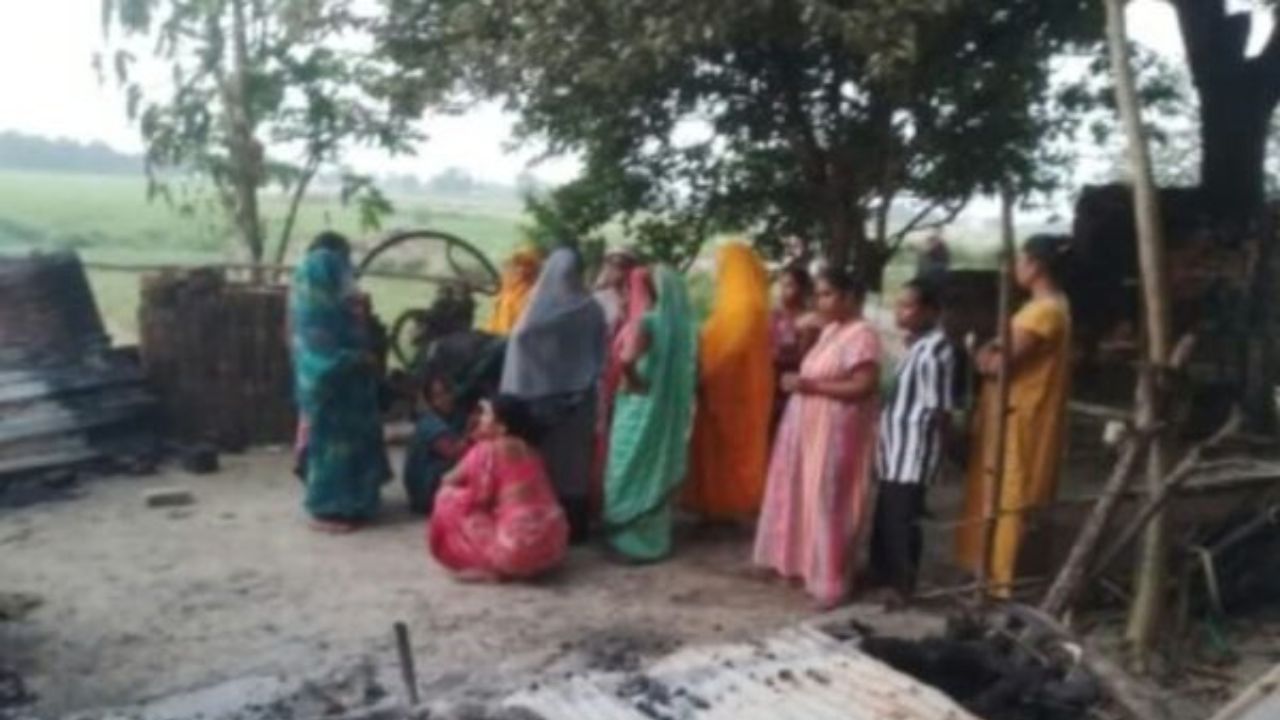 झोपड़ी में आग लगी या लगाई गई? दो बकरियां जिंदा जलीं, अनाज-नकदी समेत सबकुछ राख; परिवार ने लगाए गंभीर आरोप
